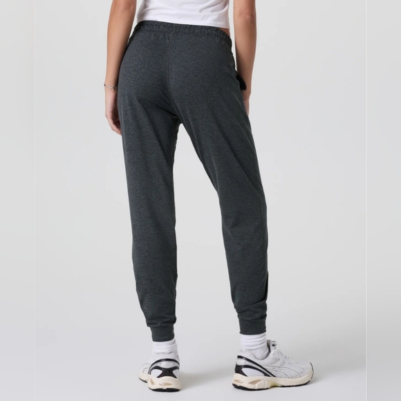Vuori Women's Performance Jogger Size Medium In Shade Charcoal Heather - Picture 3 of 8